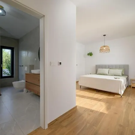 Botanica By Istrialux メドゥリン