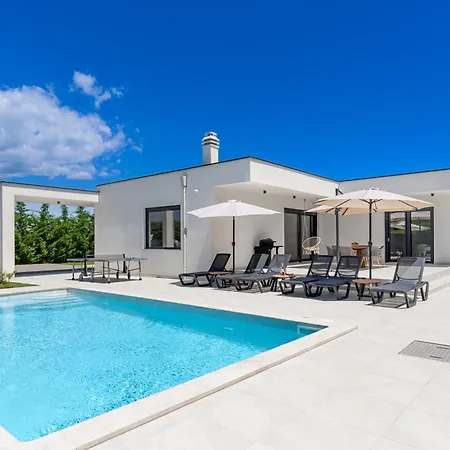 ヴィラ Botanica By Istrialux メドゥリン