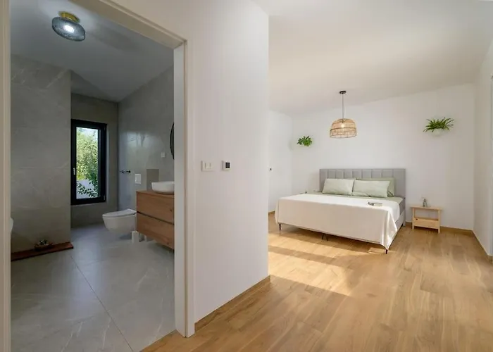 Botanica By Istrialux מדולין