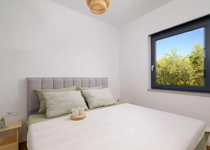 Botanica By Istrialux מדולין