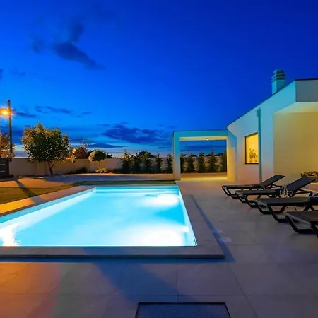 Botanica By Istrialux Villa *